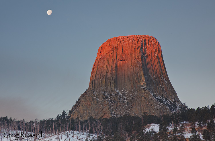 beautiful sunrise/moonset at devils tower national monument, wyoming